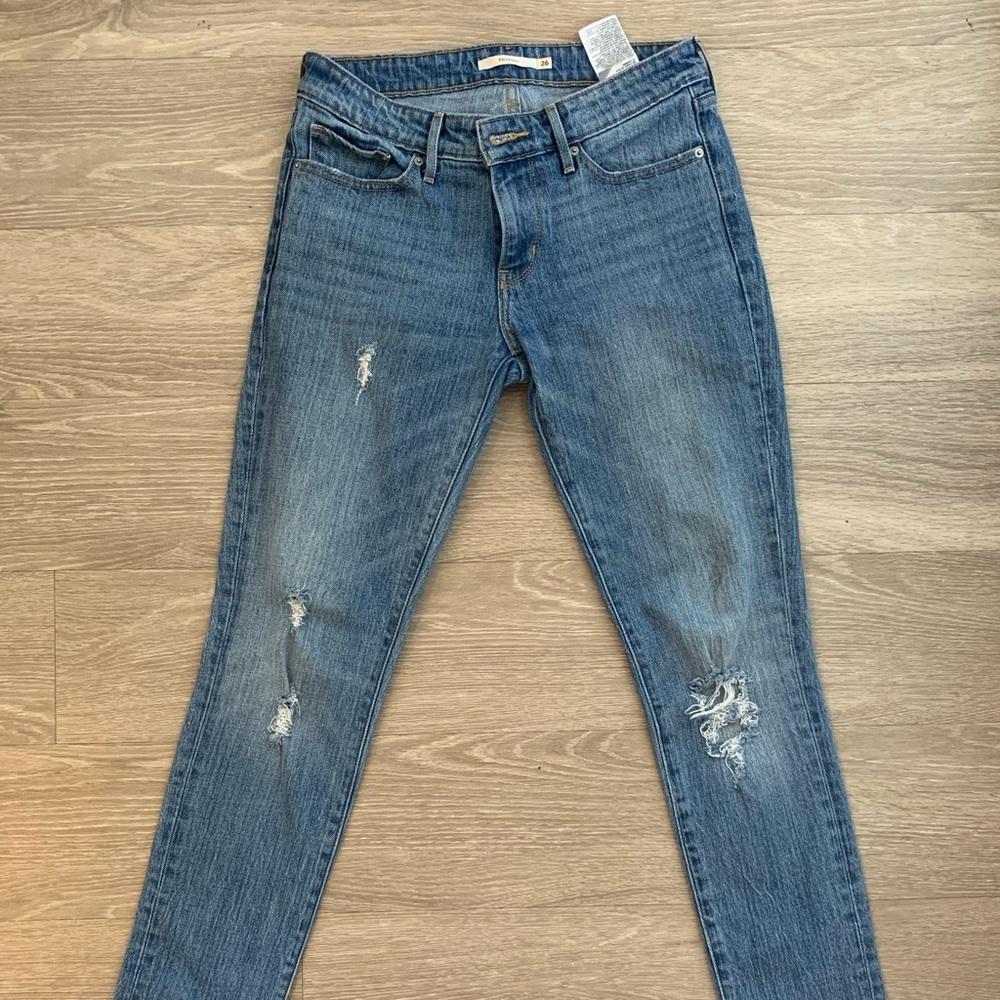 Levi’s 711 Skinny Ripped Jeans size 26